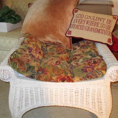 Wicker Set, Throw Rug w/ Grandmother Pillow See all photos 