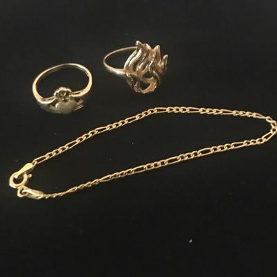 Lot 35 - Two Gold Rings and Bracelet 