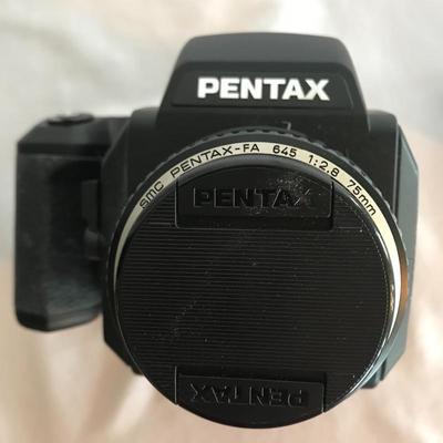 Lot 15 - Pentax 645NII