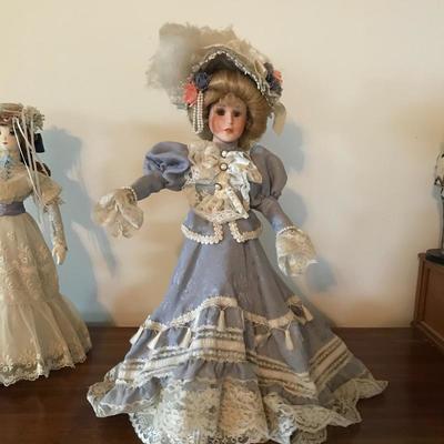 Lot 26 - Collectable Dolls