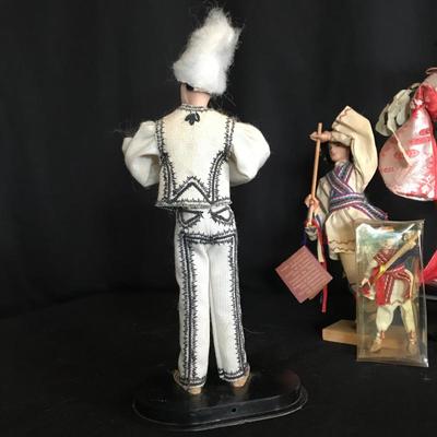 Lot 25 - International Doll Collection 