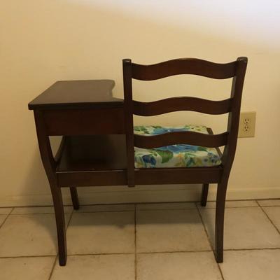 Lot 1 - Old Time Telephone Seat