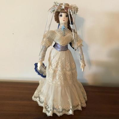 Lot 26 - Collectable Dolls