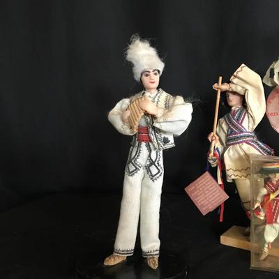 Lot 25 - International Doll Collection 