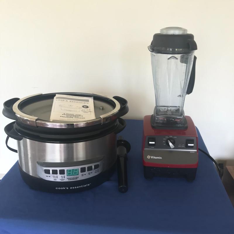 Lot 145 Cook’s Essentials Pressure Cooker and Blender