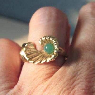 Jade bead and 18K Gold Ring | Size 7