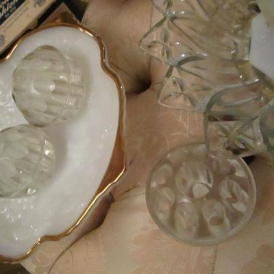 Milk Glass DÃ©cor