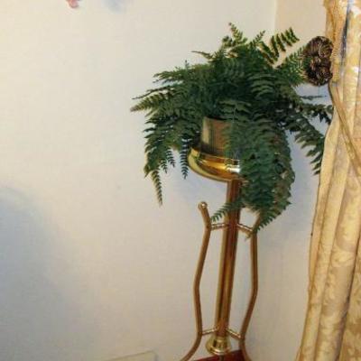 DÃ©cor and Plant Stand