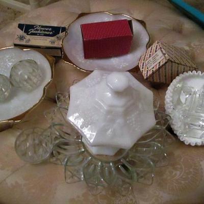 Milk Glass DÃ©cor