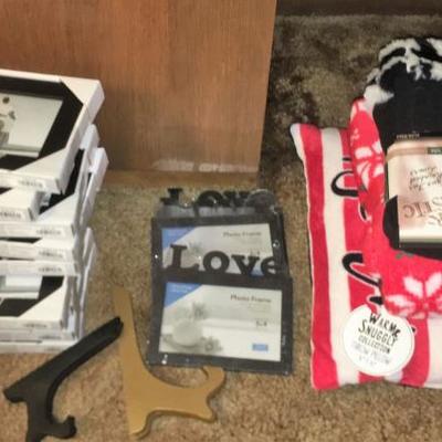Pillows and Frames