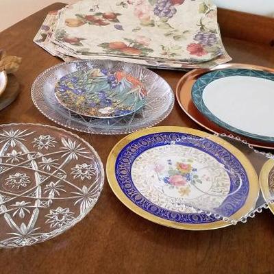 Plates & Placemats with Wood Bowl