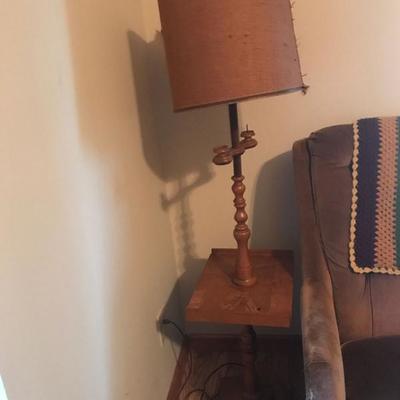 Tablelamp and table attached
