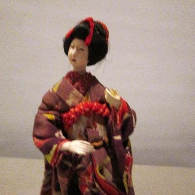 # 106 - Japanese Doll Lady In Waiting