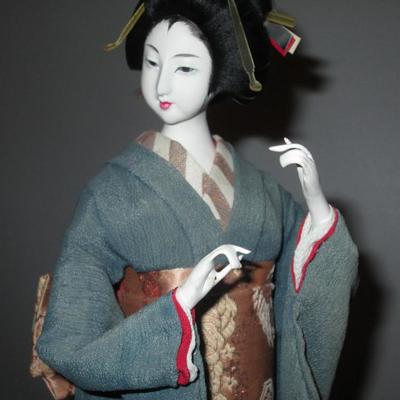 # 109 - Japanese Geisha Doll 
