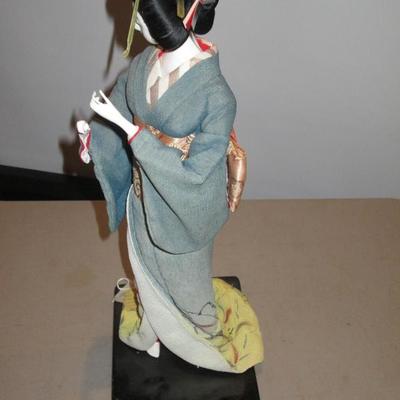 # 109 - Japanese Geisha Doll 