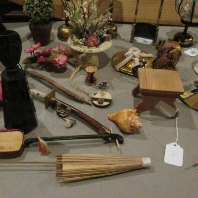 # 340 - Japanese Decorative Accessories