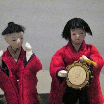 # 98 - Japanese Dolls