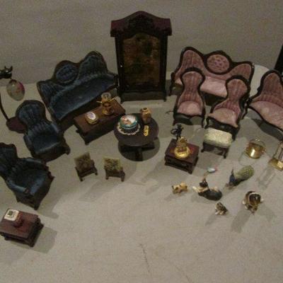 #:325 - Doll House Accessories
