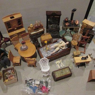 # 326 - Doll House Accessories