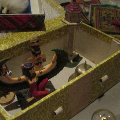 # 322 - Doll House Accessories