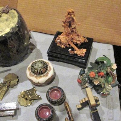 # 339 - Japanese  Decorative Accessories