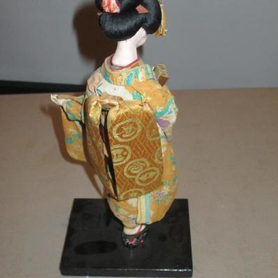 # 27 - Japanese Geisha Doll 