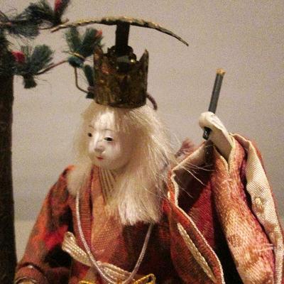 # 105 - Japanese Dolls