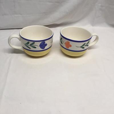 Lot 35 - Ceramic Vase and Mugs