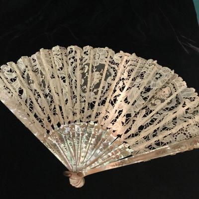 Lot 93 - Vintage Lace and Mother of Pearl Fan