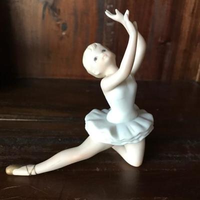 Ballerina Figurine {1229]