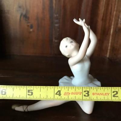 Ballerina Figurine {1229]