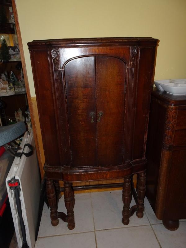 Antique Radio Cabinet Estatesales Org