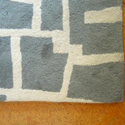  Lot 132: 8 x 10 Wool Area Rug by Crate and Barrel 