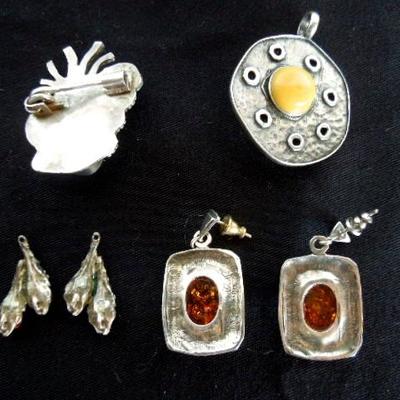 Lot 16: Group of Amber Jewelry Set in Silver