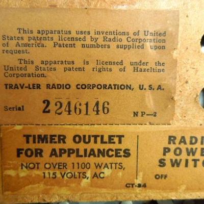 Lot 24: Vintage Trav-ler AM Tube Clock Radio Model 5170 