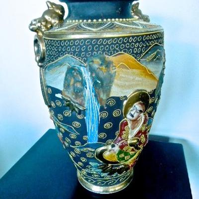 Lot 32: Japanese Gilded and Handpainted Moriage Urn