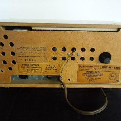 Lot 24: Vintage Trav-ler AM Tube Clock Radio Model 5170 
