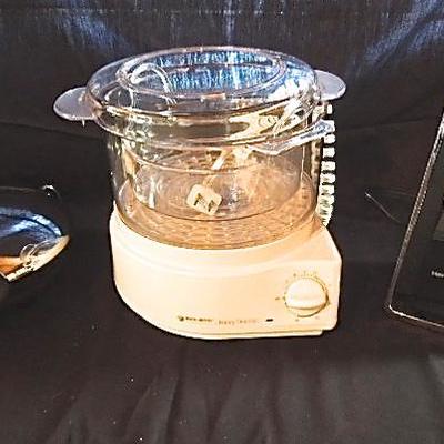 Lot 7: Veggie Steamer, Waffle Iron and Electric Can Opener 