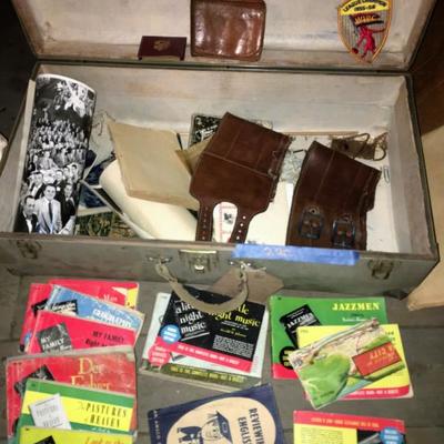 Metal Trunk & Collectibles #290 