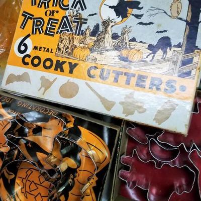 Vintage Cookie Cutters And Bakeware #177 