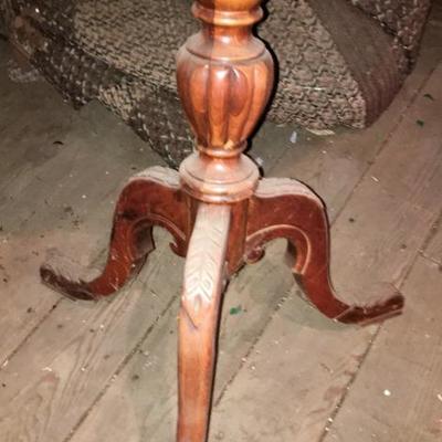 Pie Crust Table #284 