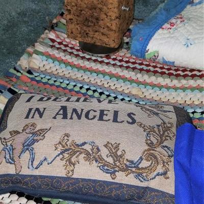 (2) Throw Rugs Three Reusable Bags & Bedding - Lot # 229