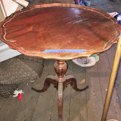 Pie Crust Table #284 