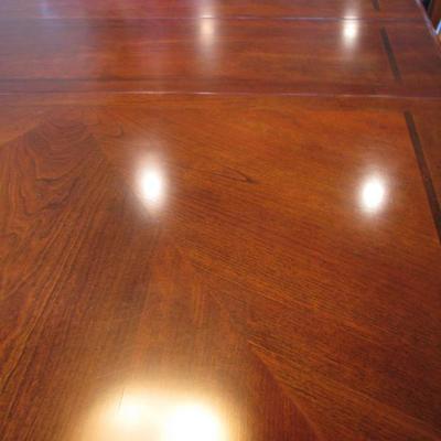 Beautiful Table and 8 chairs