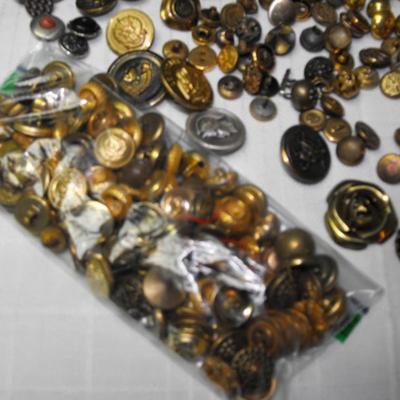 LOT 38  Antique and Vintage Buttons