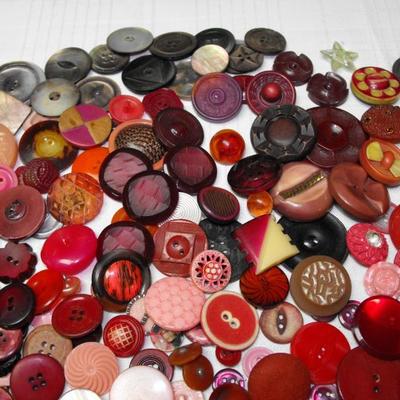 LOT 21  Antique and Vintage Buttons