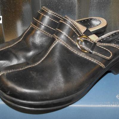 LOT 87  Women's Shoes/Boots