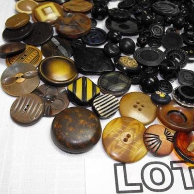 LOT 19   Antique and Vintage Buttons