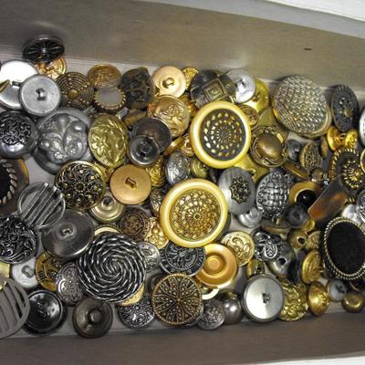 LOT 14  Antique and Vintage Metal Buttons