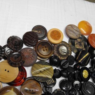 LOT 19   Antique and Vintage Buttons